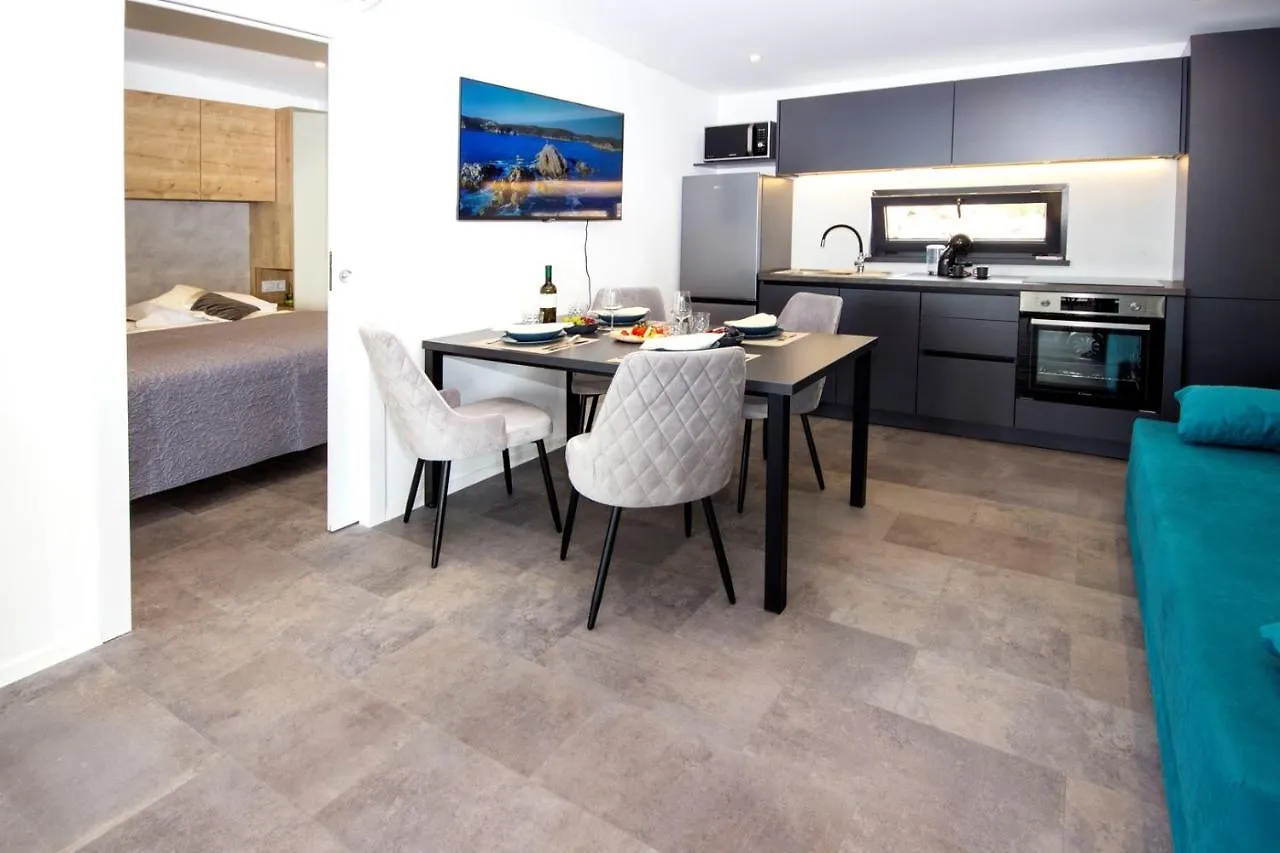 Kasthouse Yellow By Vellaris, Luxury Mobile Home Mali Lošinj Croazia