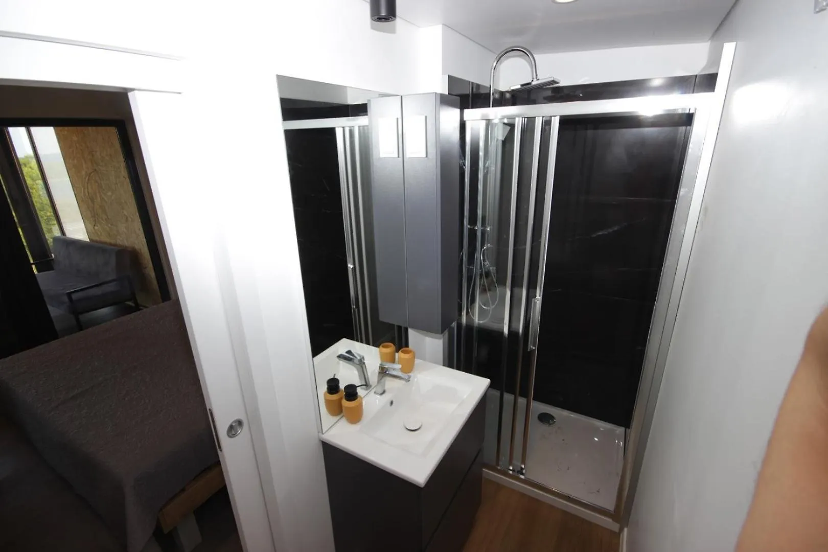 Kasthouse Yellow By Vellaris, Luxury Mobile Home Mali Lošinj