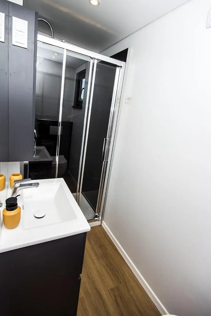 Kasthouse Yellow By Vellaris, Luxury Mobile Home Croatia