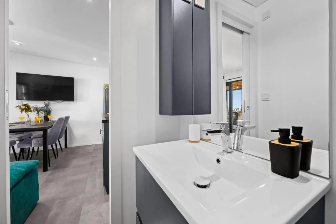 Kasthouse Yellow By Vellaris, Luxury Mobile Home 0*, Mali Losinj
