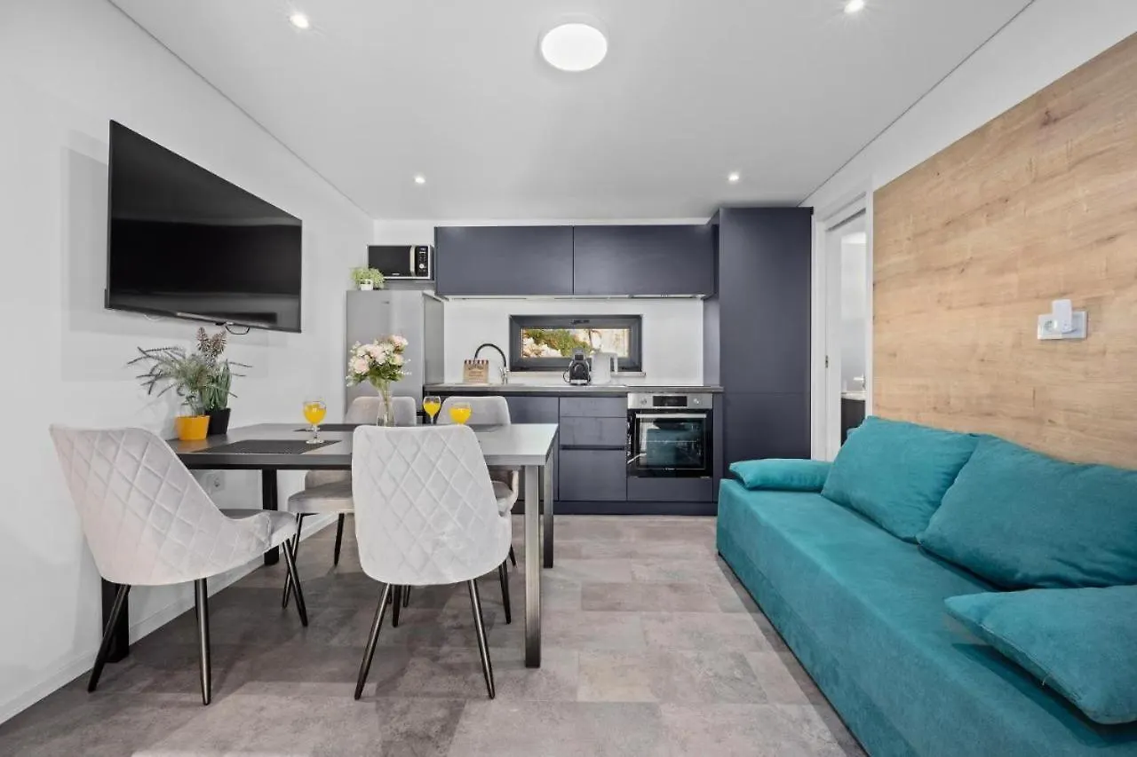 Kasthouse Yellow By Vellaris, Luxury Mobile Home Guest house