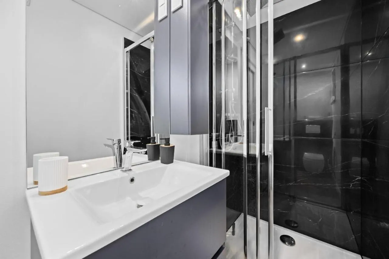 Kasthouse Yellow By Vellaris, Luxury Mobile Home Guest house