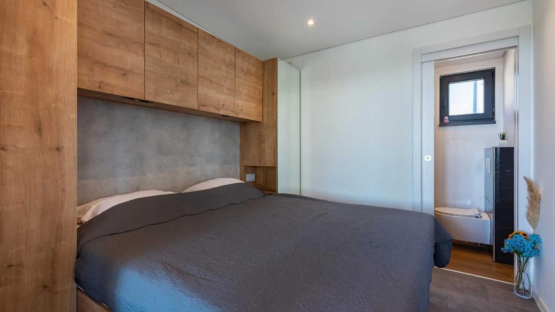 Kasthouse Yellow By Vellaris, Luxury Mobile Home Guest house